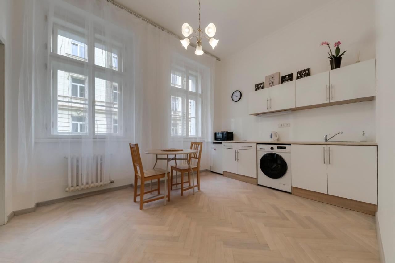 Vita Nejedleho Apartments Praga Esterno foto
