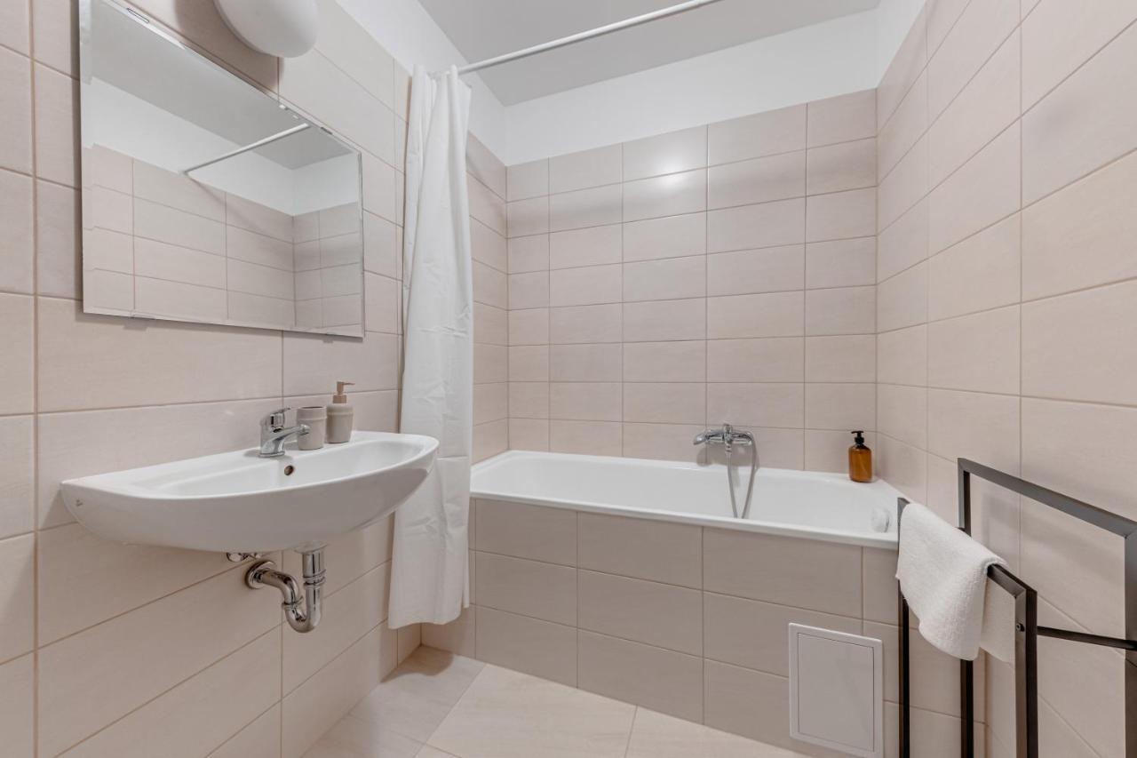 Vita Nejedleho Apartments Praga Esterno foto